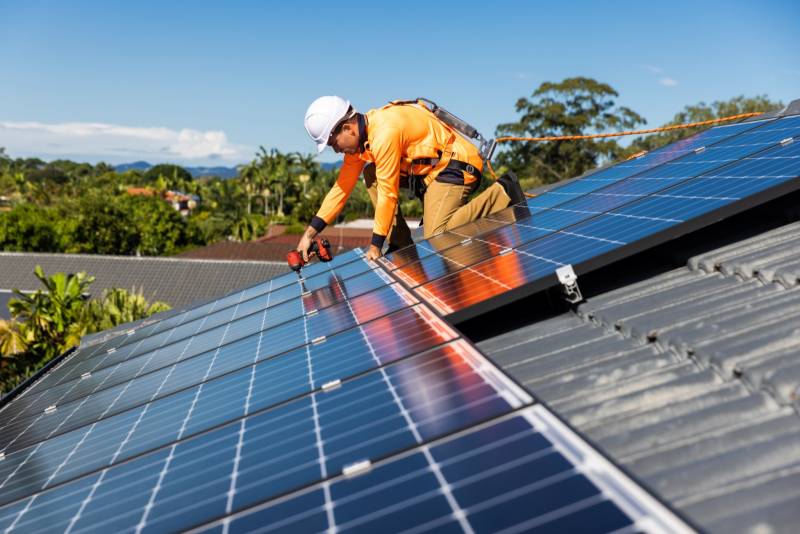 Installateur de panneaux solaires nouvelle génération avec l'application à Six-Fours-les-Plages 83